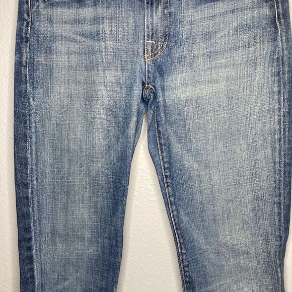 7 for all Mankind Medium Wash a distressed Cropped Capris Jeans Size 27 - Picture 4 of 9